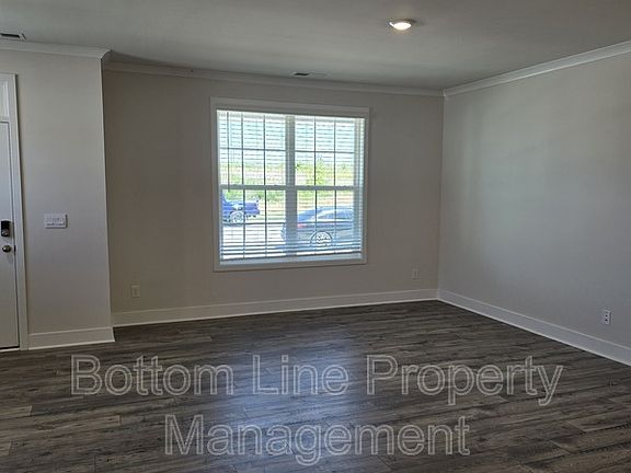 4th image of 1010 Whistling Pl