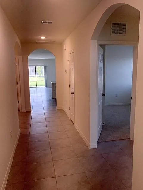 1844 Capital Dr — Photo 2
