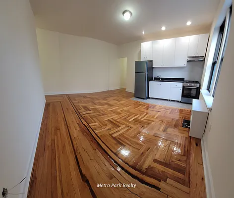 Rented by Metro Park Realty Inc | media 8