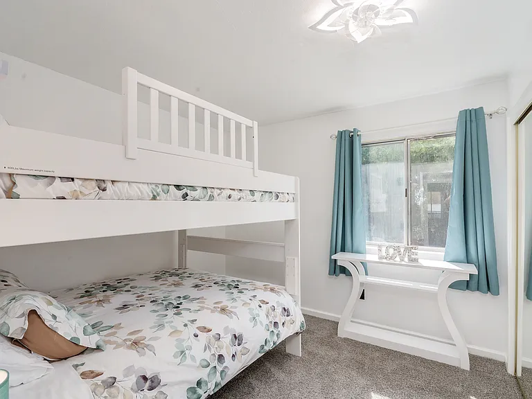 E Celeste Dr — Photo 24