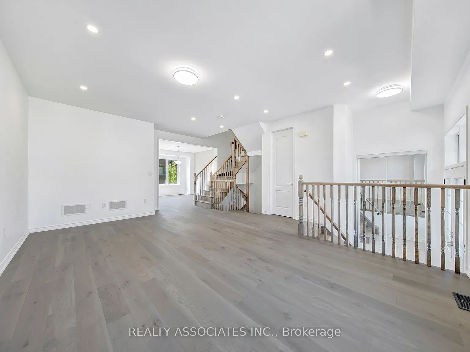 3 bed, $4,980 — Photo 3