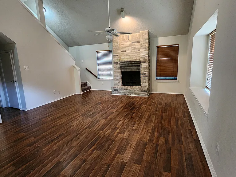 3618 Lake Sunset Ct — Photo 6