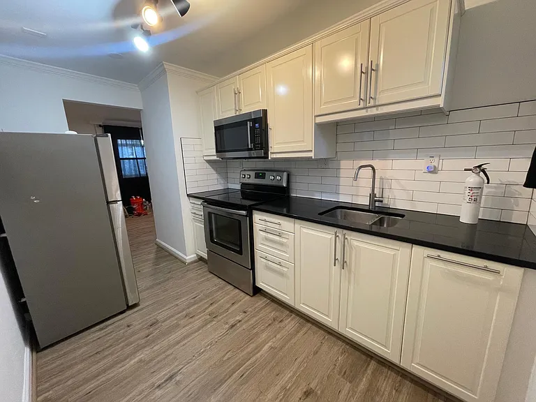 87 Vine St NW — Photo 4