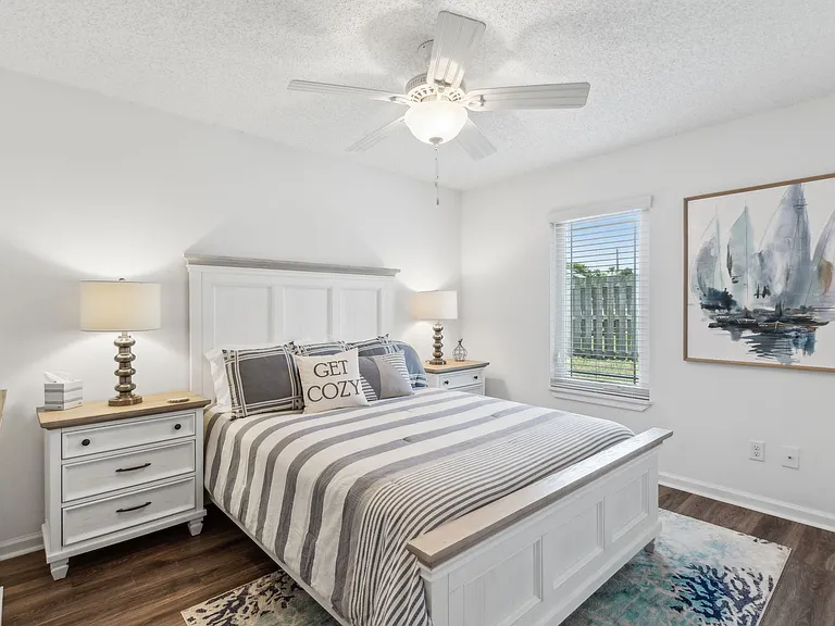 2705 Allan St — Photo 14