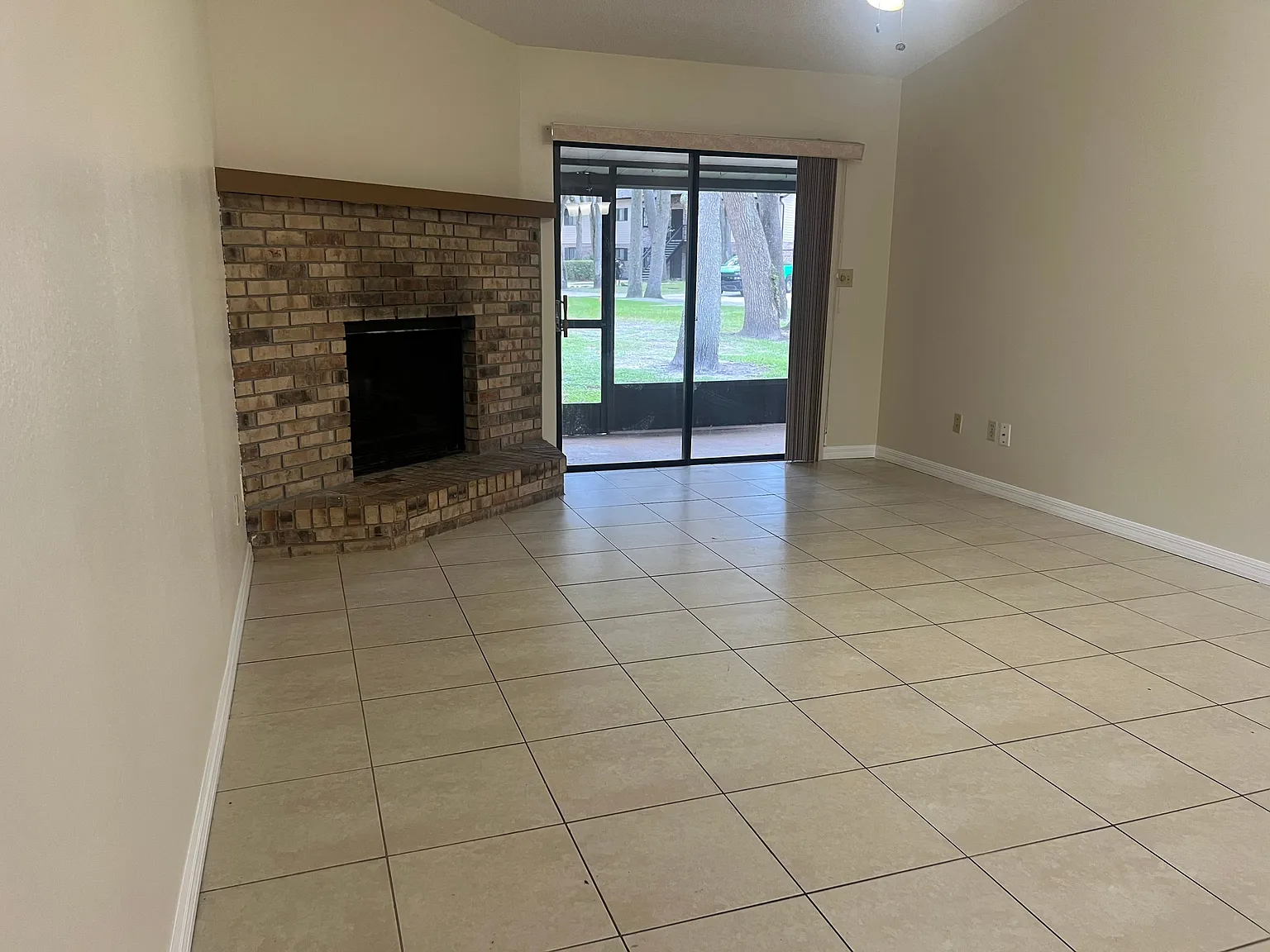 1805 Foxhall Cir — Photo 3