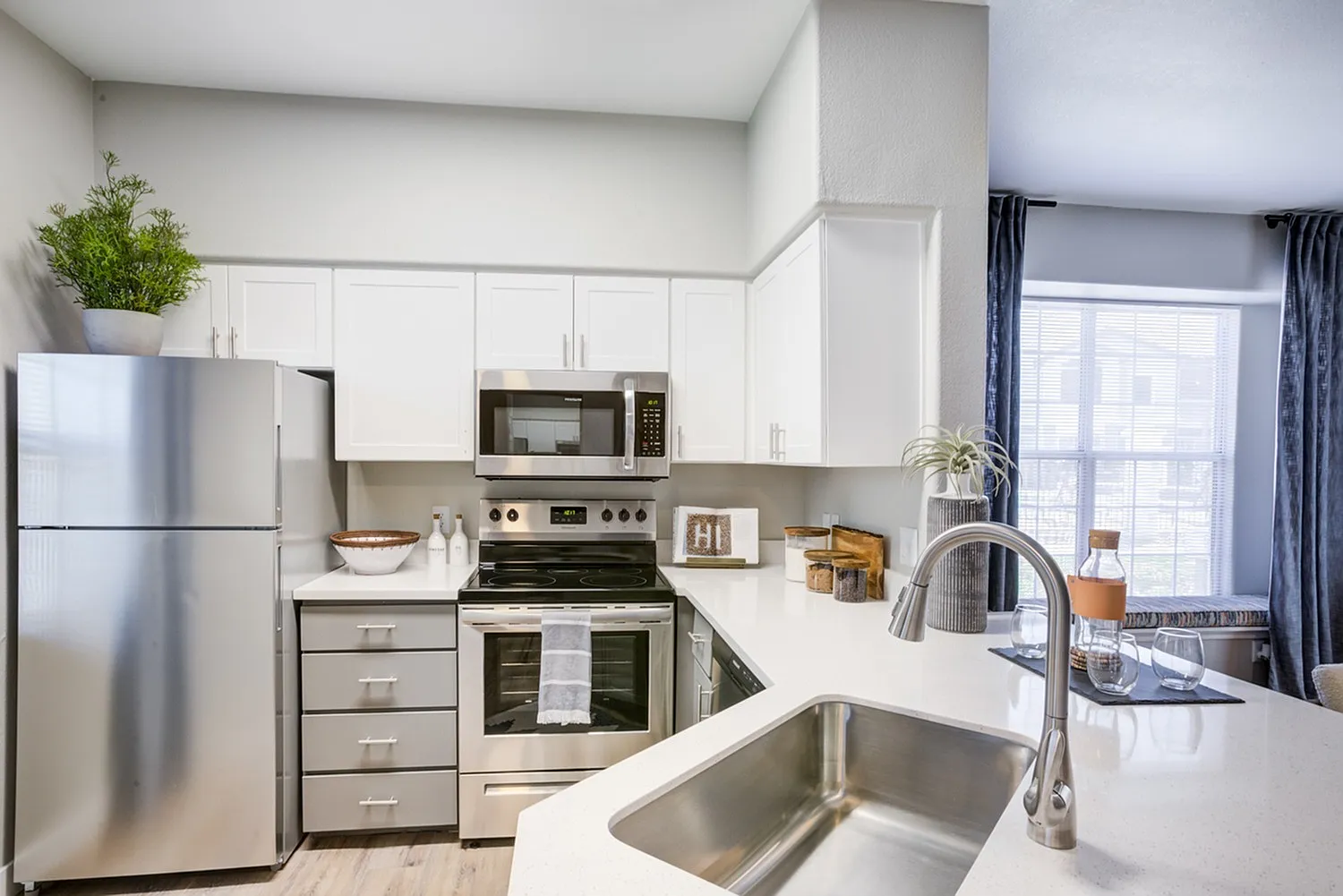 Avana Coronado — Photo 4