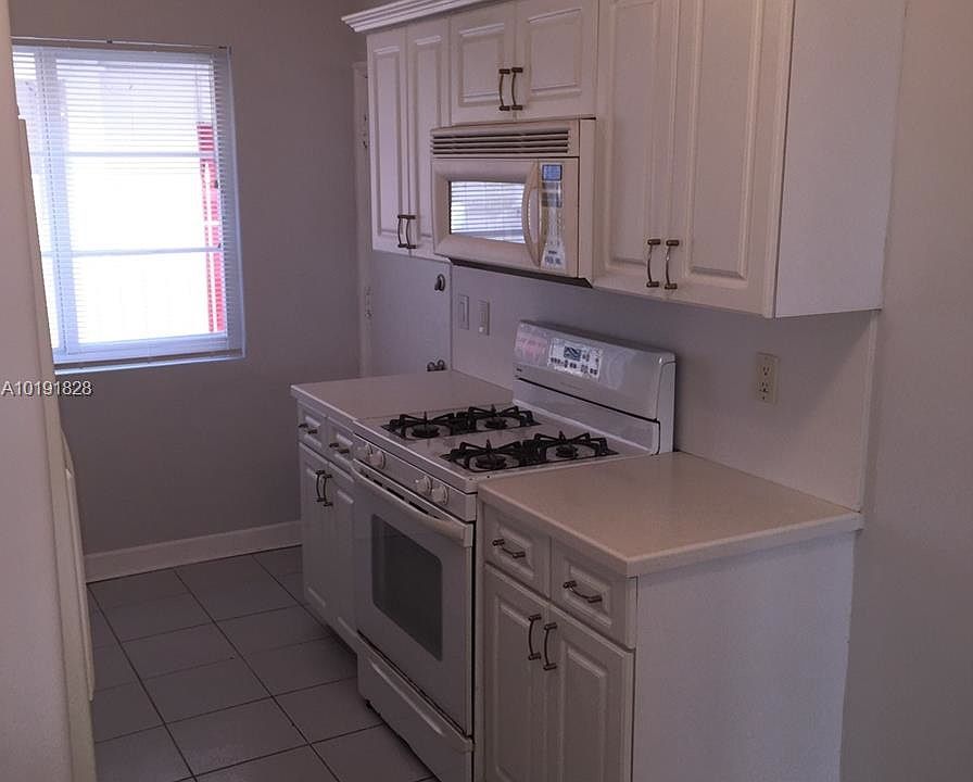 1st image of 846 Jefferson Ave #30