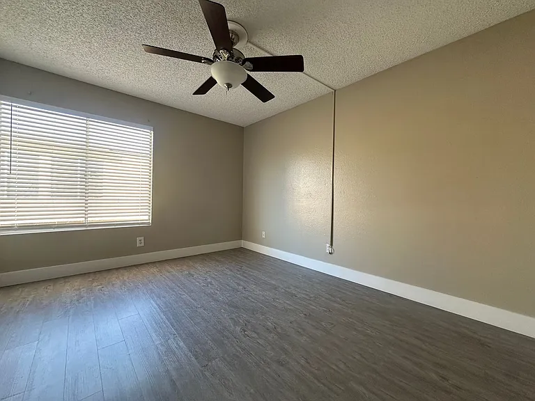 1467 Hialeah Dr #D — Photo 14