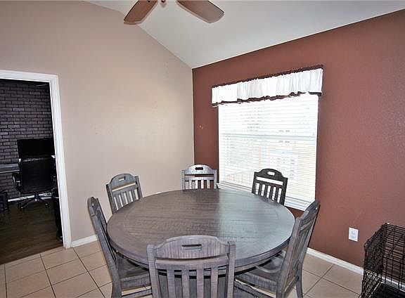 5th image of 917 Mesa Vista Dr
