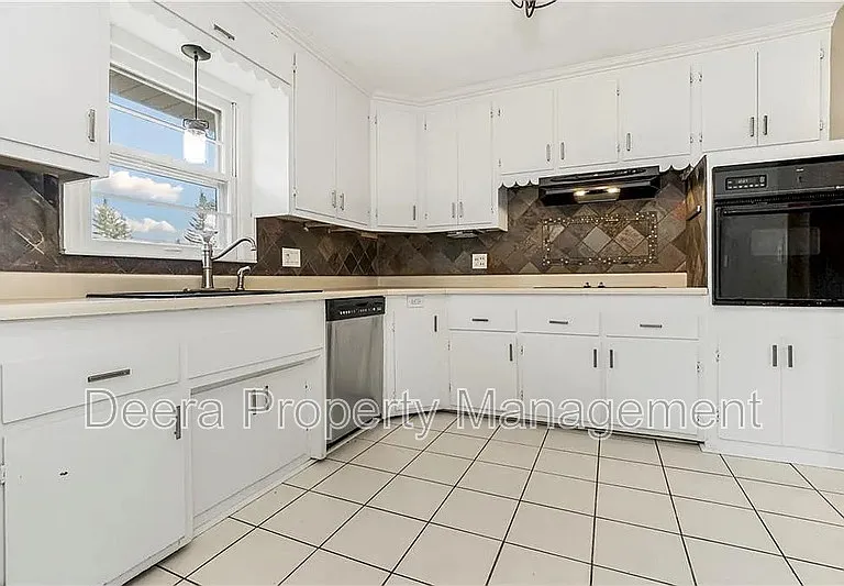 1305 Craig Dr — Photo 10