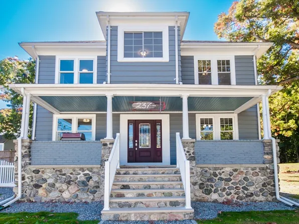 237 Montvale Ave, Woburn, MA 01801