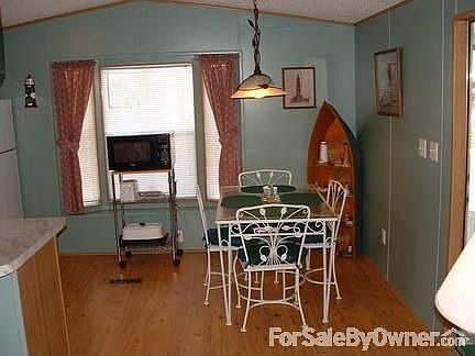 Kitchen & Dining