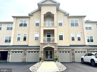 2 Falcon Dr APT 202, Holland, PA 18966