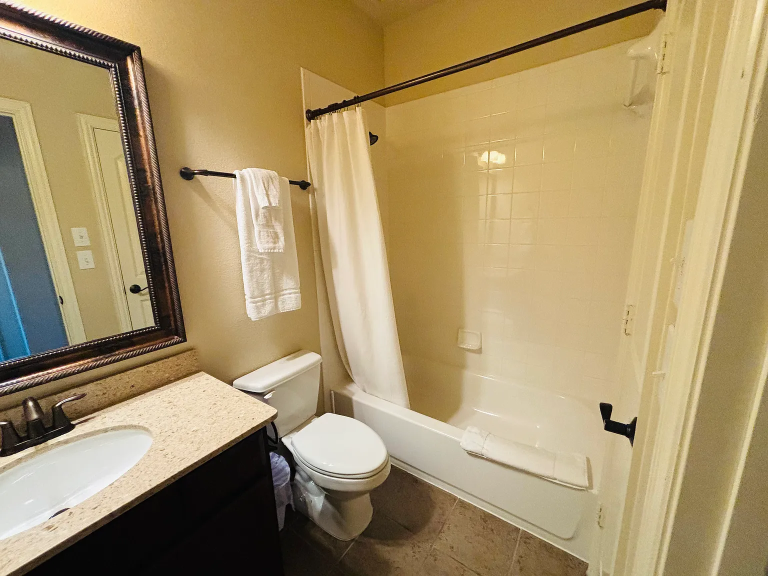 3 bed, 2.5 bath, 1878 sqft, $4,500 — Photo 4