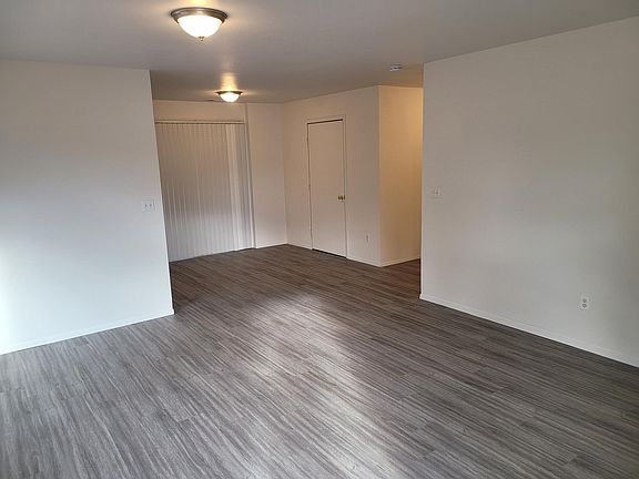 2 Bedroom Home Living Room and Entrance