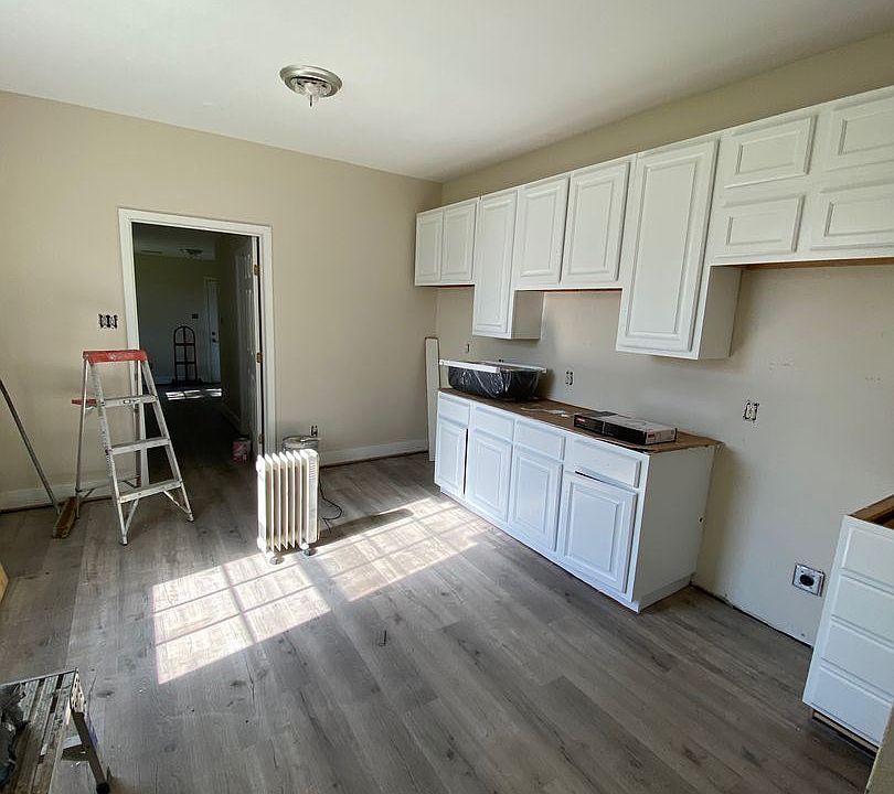 2nd image of 2524 Port St