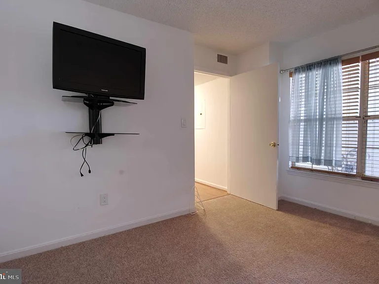 1007 Fallcrest Ct #4-104 — Photo 4