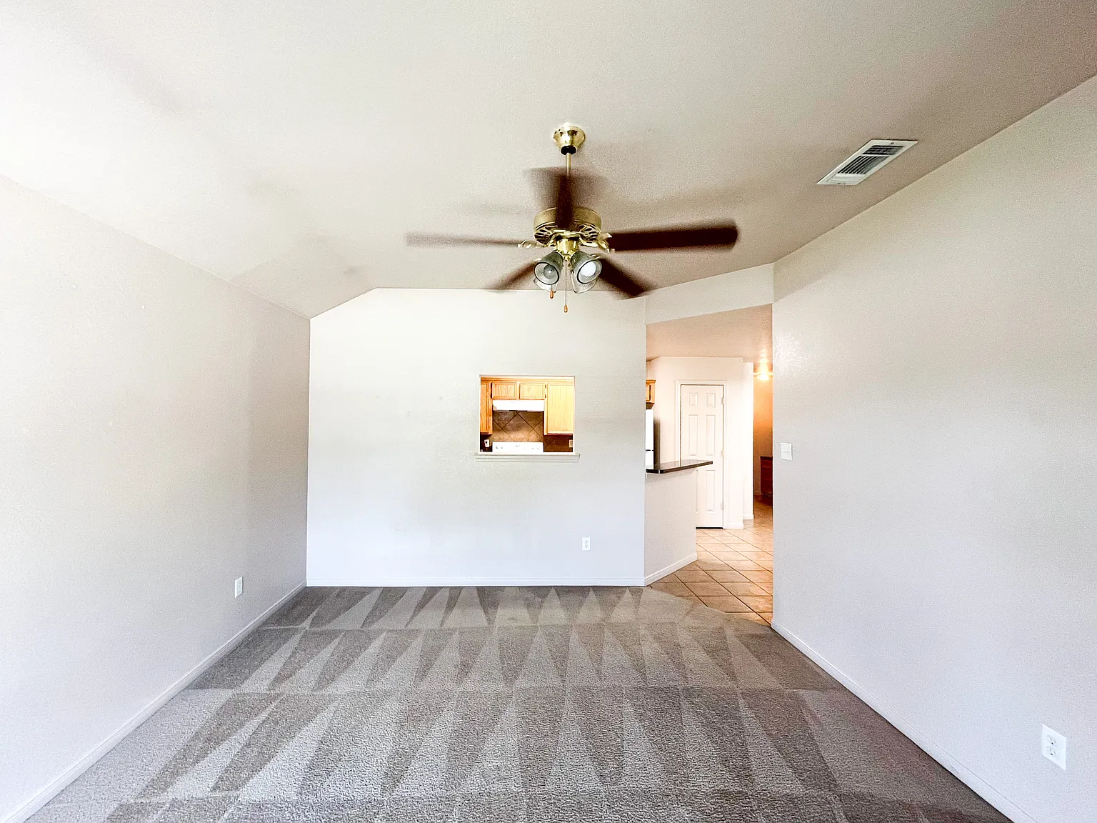 3 bed, 1176 sqft, $1,195 — Photo 3