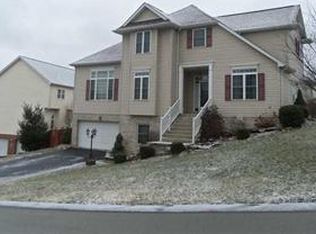 115 Edgewood Dr, New Stanton, PA