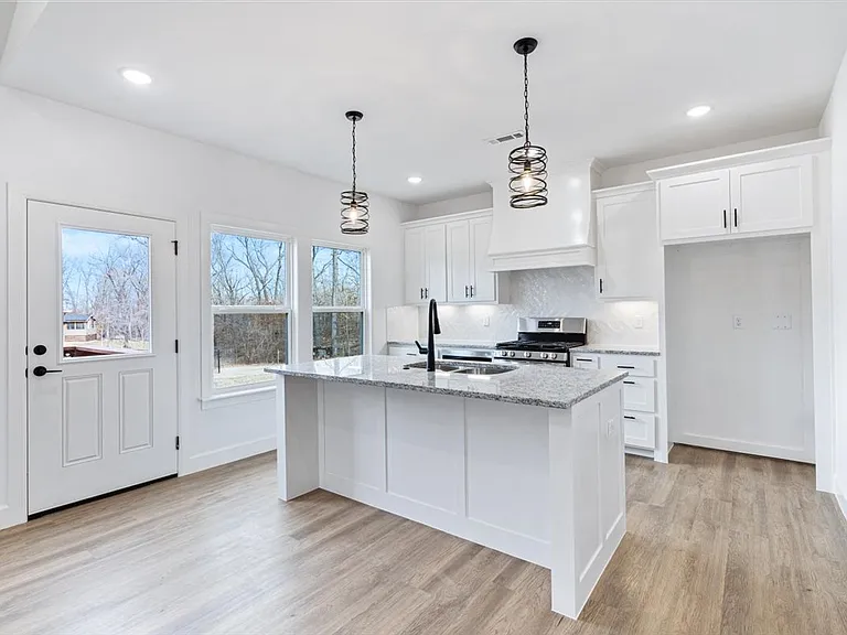 40 Hebrides Dr — Photo 9
