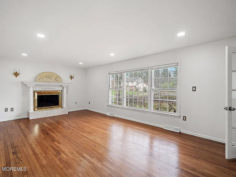 10 Monroe Ct — Photo 7