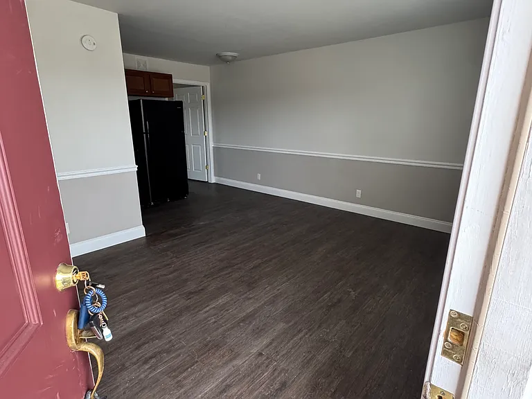 210 E Vincent Ct #230 — Photo 2