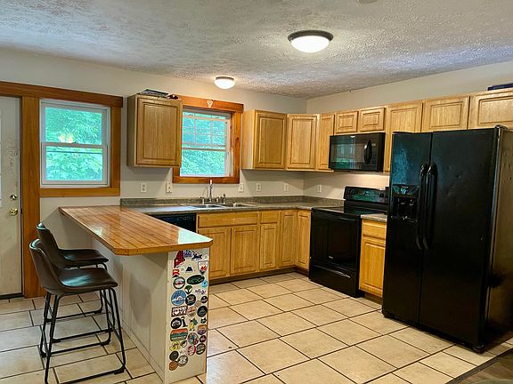 3rd image of 1008 S Belfast Road