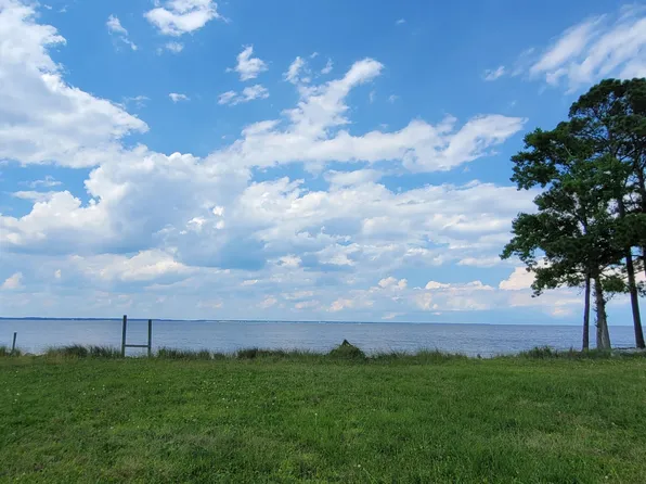 1400 River Drive, Havelock, NC 28532