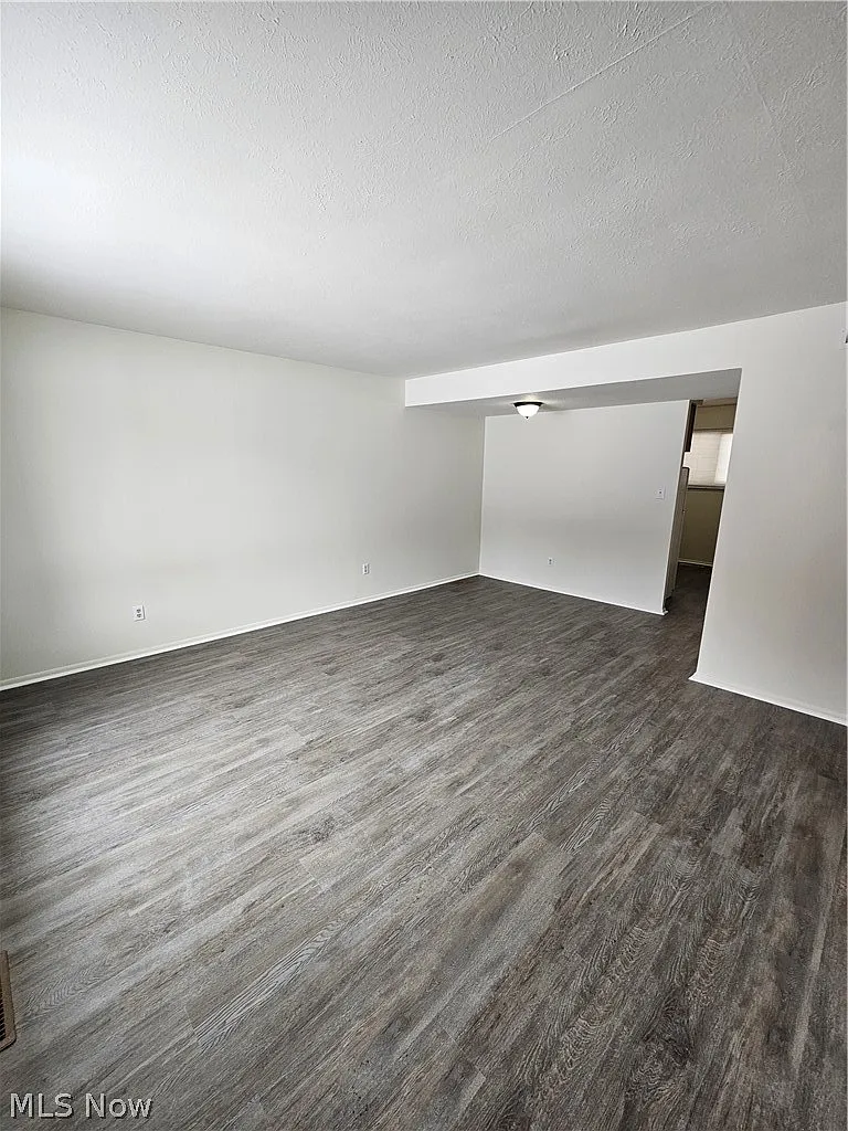 3 bed, 1.5 bath, $1,595 — Photo 2