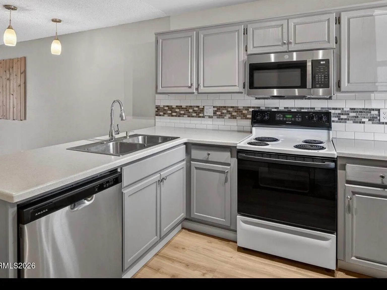 2 bed, 867 sqft, $1,680 — Photo 1