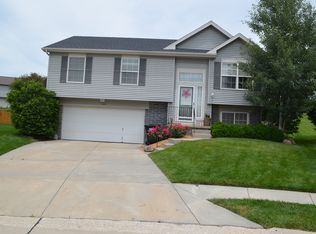 17614 Chandler Cir, Omaha, NE 68136