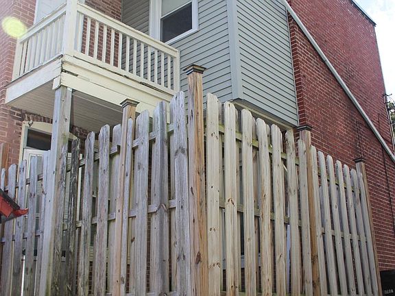 5th image of 834 Locust St