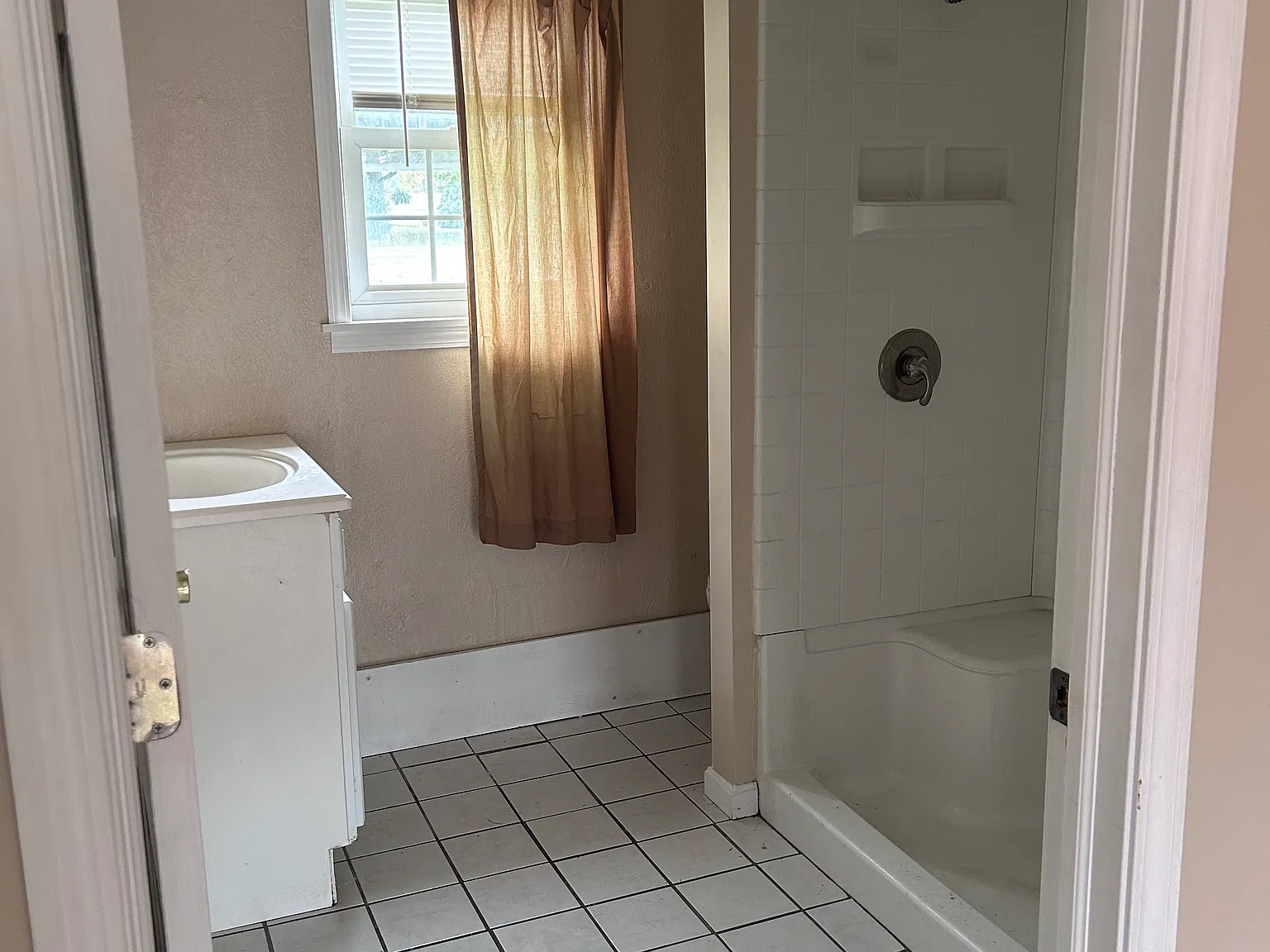 4 bed, 2100 sqft, $1,700 — Photo 4
