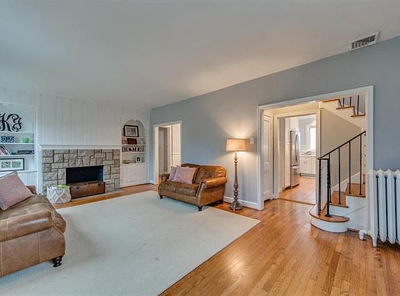 2nd image of 521 Venneman Ave