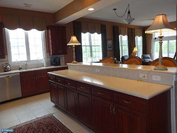 5th image of 12 N Valentine Dr