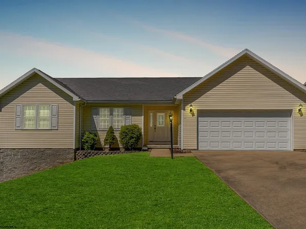 205 Eastgate Dr, Morgantown, WV 26508