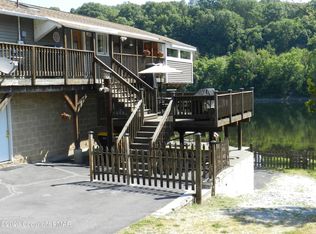 211 Decker Ferry Rd, Mount Bethel, PA 18343