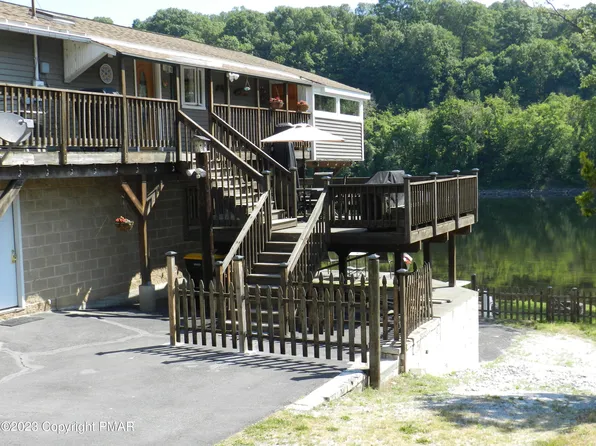 211 Decker Ferry Rd, Mount Bethel, PA 18343