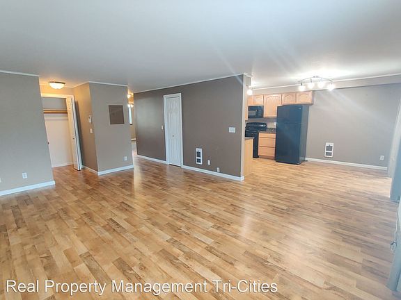 5th image of 3121 W Hood Ave APT A104
