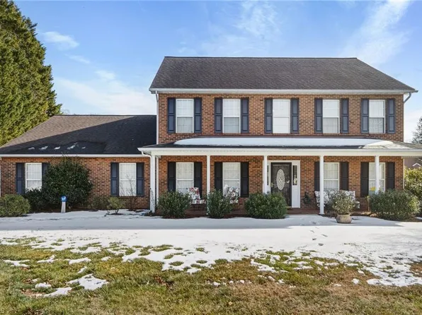 6012 Aaron Place Ln, Kernersville, NC 27284