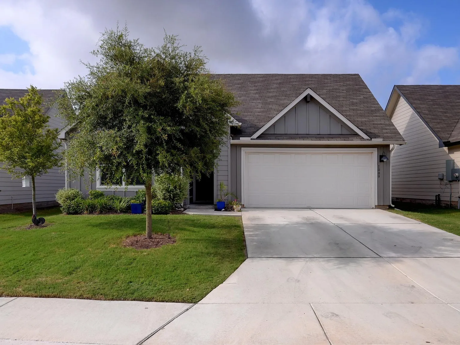4 bed, 2.0 bath, 2034 sqft, $2,375 — Photo 2
