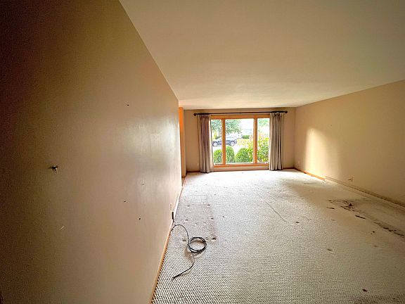 5th image of 827 Colonial Ave