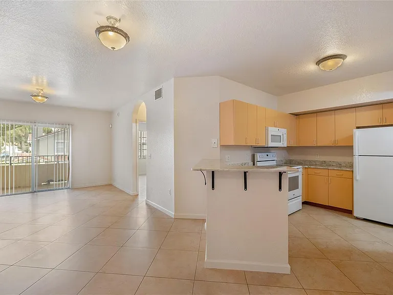 1204 Belmont Ln #1204 — Photo 4