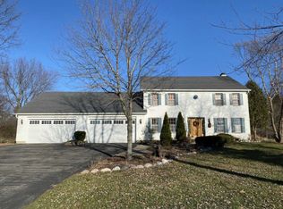 38W028 Tanglewood Dr, Batavia, IL 60510