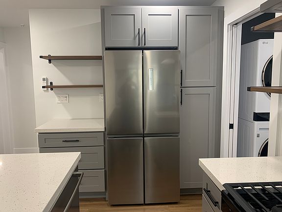 2nd image of 2127 Park Blvd #3