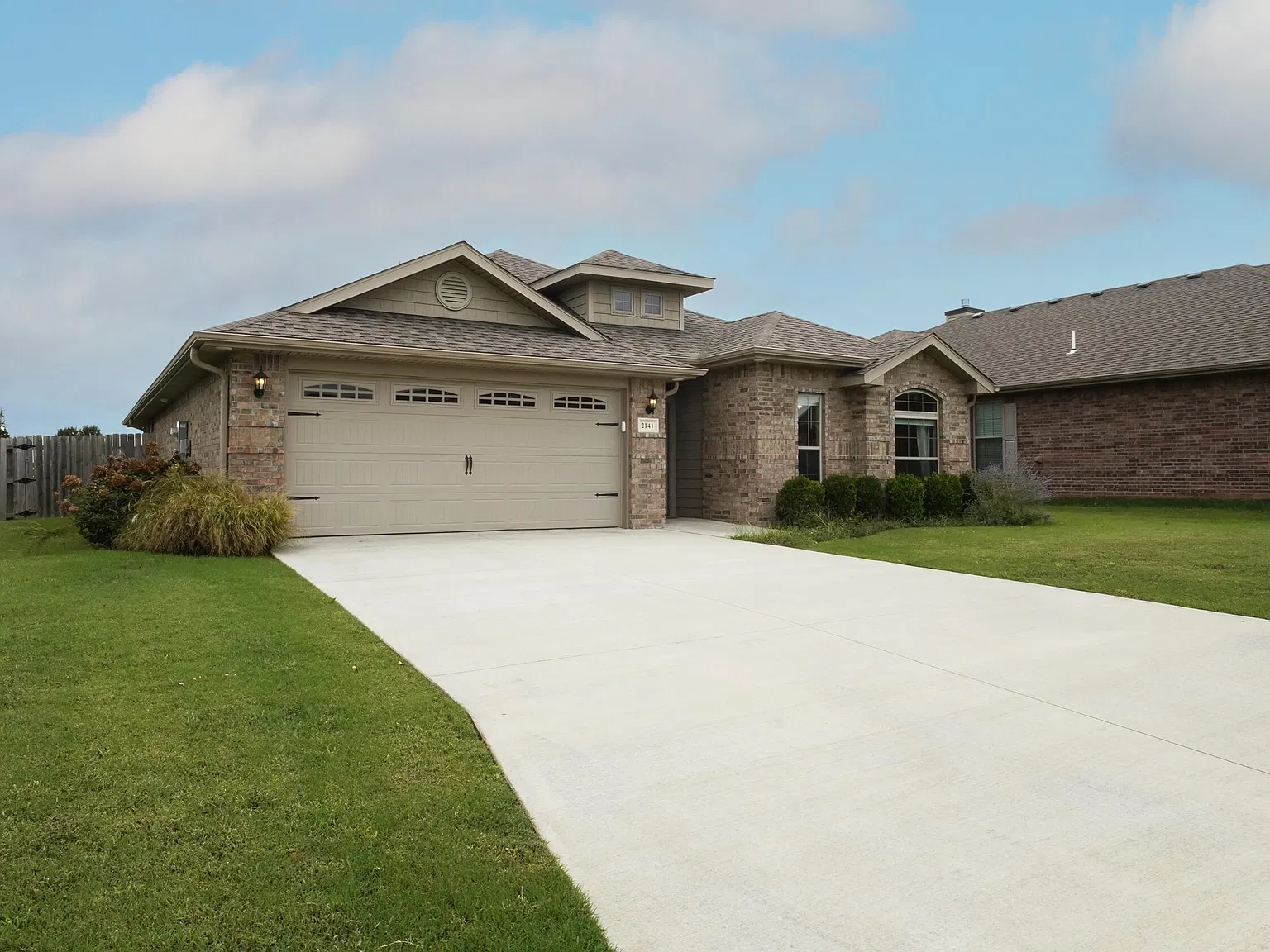 3 bed, 2.0 bath, 1755 sqft, $2,000 — Photo 2