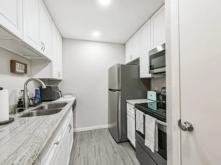 2121 Hepburn St #612 — Photo 13