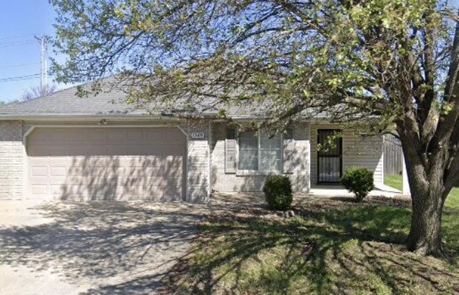 Charming 3-Bedroom, 2-Bathroom Home with 2-Car Garage and All-Seasons Room — Photo 1