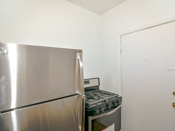 3rd image of 933 W Sunnyside Ave #S4