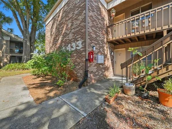 10433 Carrollbrook Ct APT 105, Tampa, FL 33618